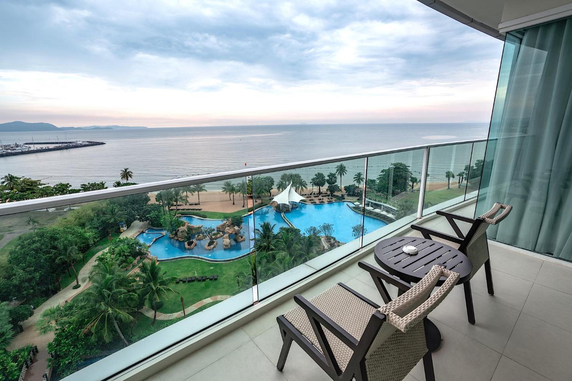 Movenpick Residences Pattaya With Ocean View Na Chom Thian Exterior foto