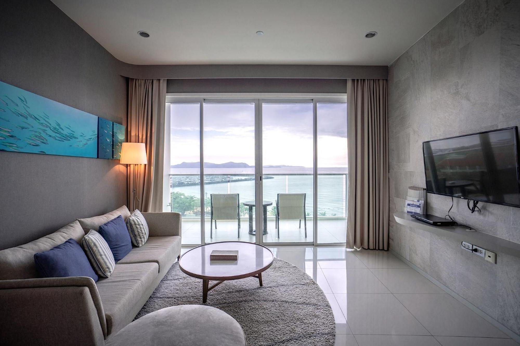 Movenpick Residences Pattaya With Ocean View Na Chom Thian Exterior foto