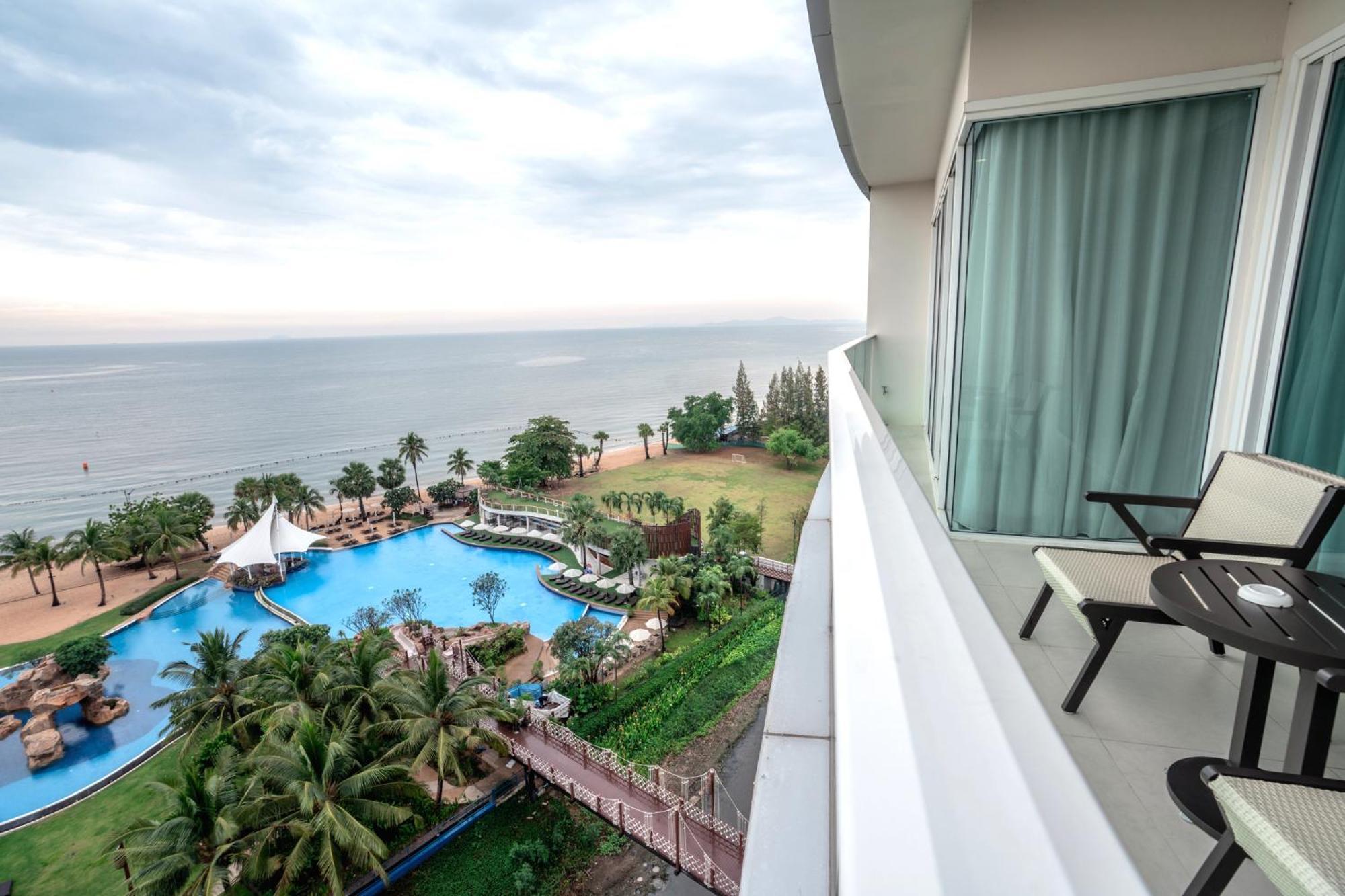 Movenpick Residences Pattaya With Ocean View Na Chom Thian Exterior foto