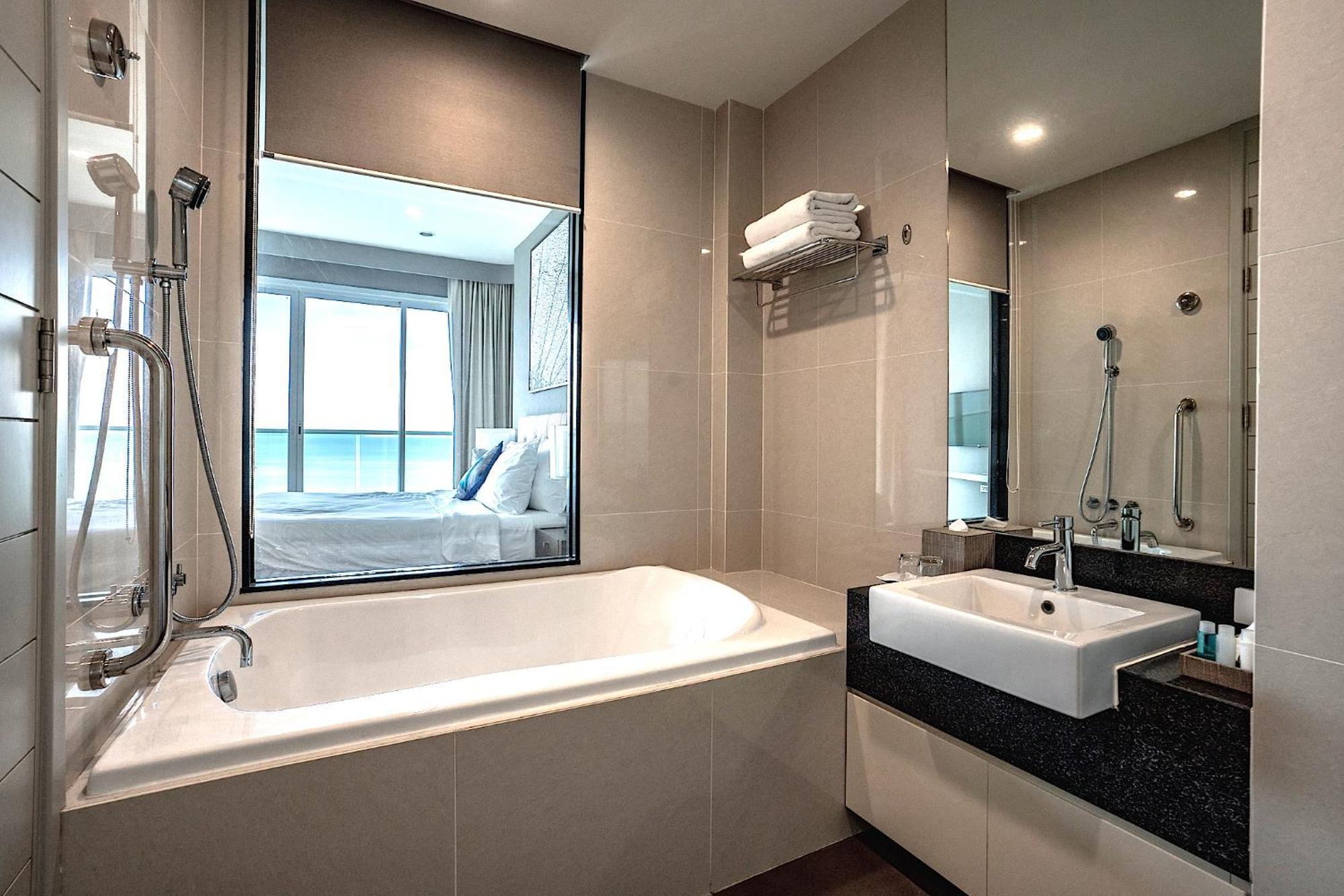 Movenpick Residences Pattaya With Ocean View Na Chom Thian Exterior foto