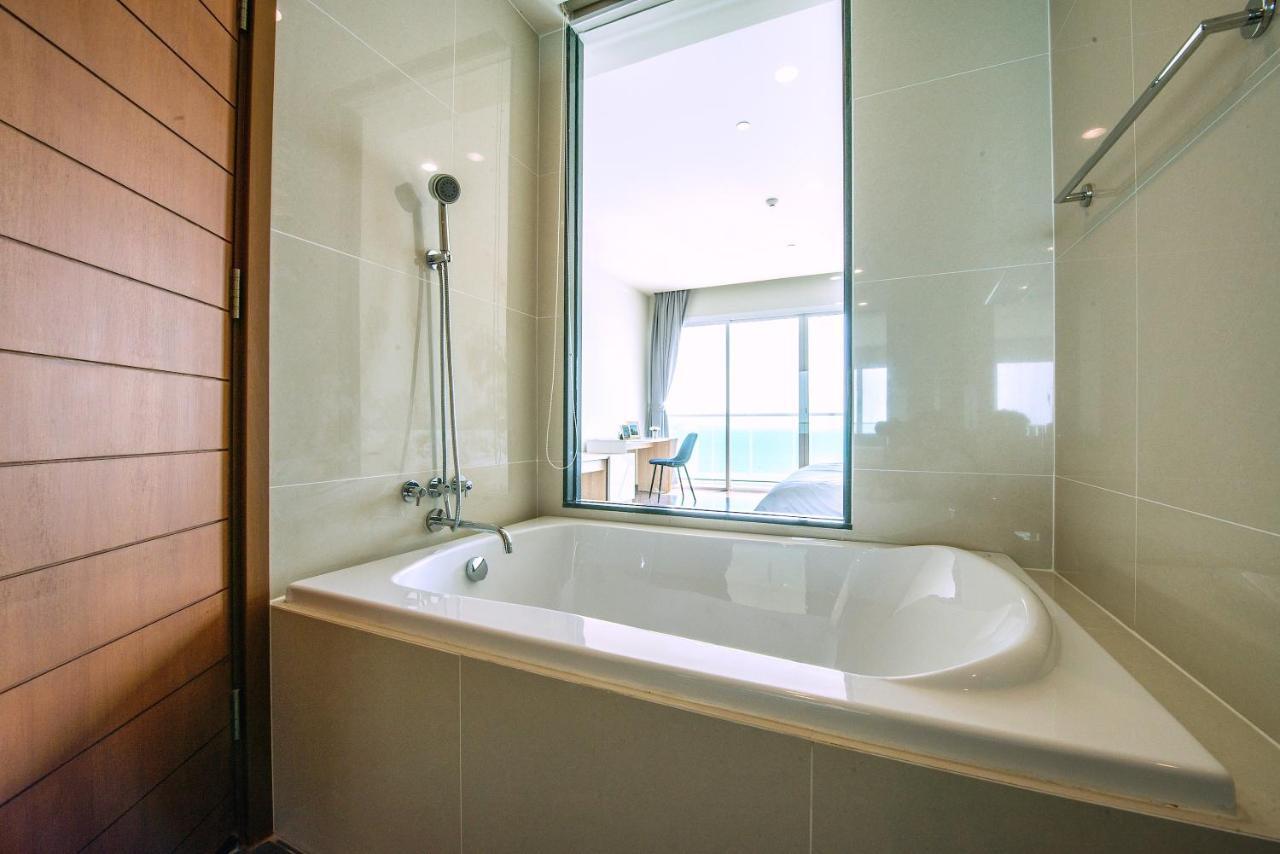 Movenpick Residences Pattaya With Ocean View Na Chom Thian Exterior foto